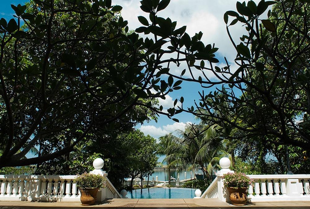 Avillion Admiral Cove Hotel Port Dickson Exterior photo